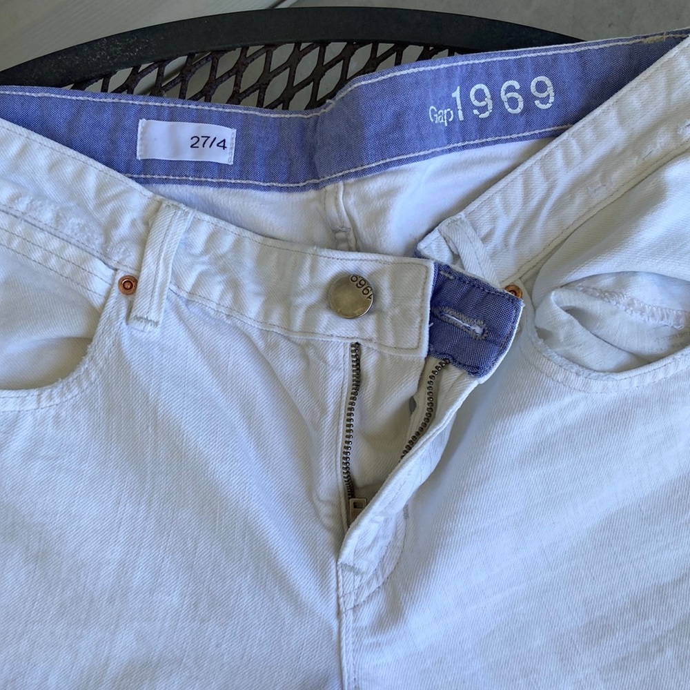 GAP size Women’s 4